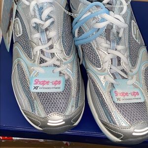 Sketchers shape up tennis shoe never worn